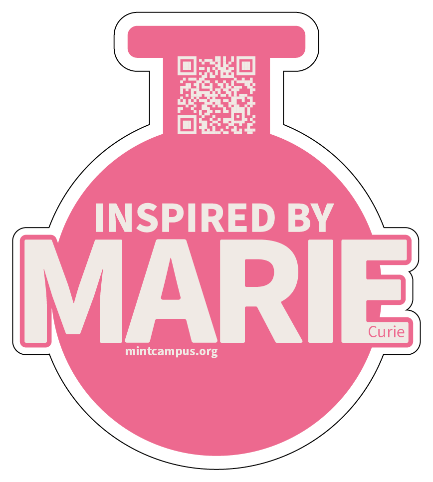 Eine rosa Laborkolbengrafik zeigt den Text „INSPIRED BY MARIE“ mit einem QR-Code. Unter „MARIE“ steht in kleinerer Schrift „Curie“, was den Einfluss von Marie Curie hervorhebt. Der untere Teil der Grafik enthält die URL „mintcampus.org“.