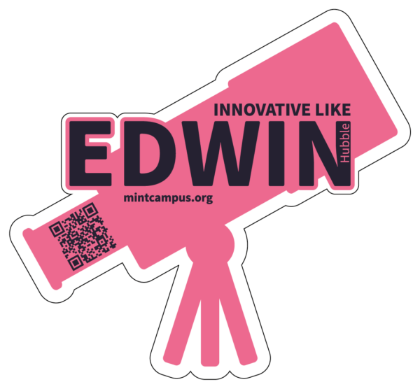 Abbildung eines rosa Teleskops mit dem Schriftzug „Innovative Like Edwin Hubble“. Darunter befinden sich ein schwarzer QR-Code und der Text „mintcampus.org“.